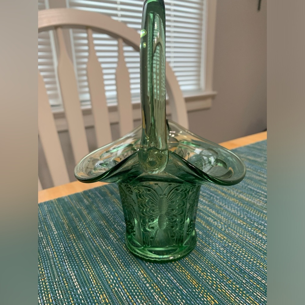 Fenton mini basket, green with butterfly motif - Picture 2 of 7